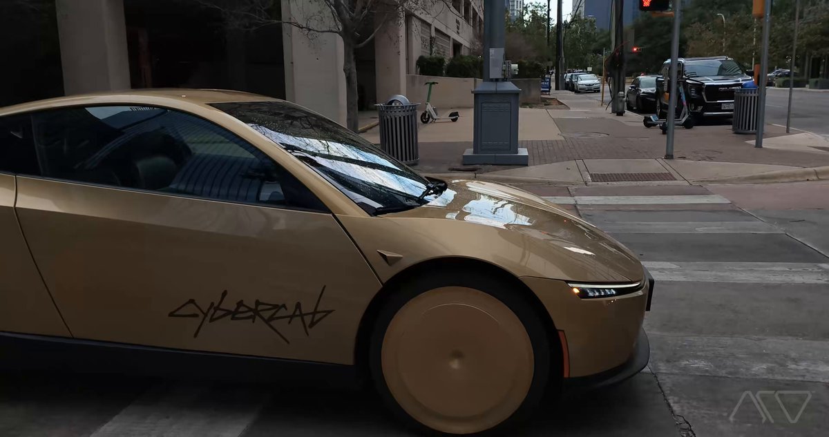Cybercab bez kierowcy na ulicy w Austin