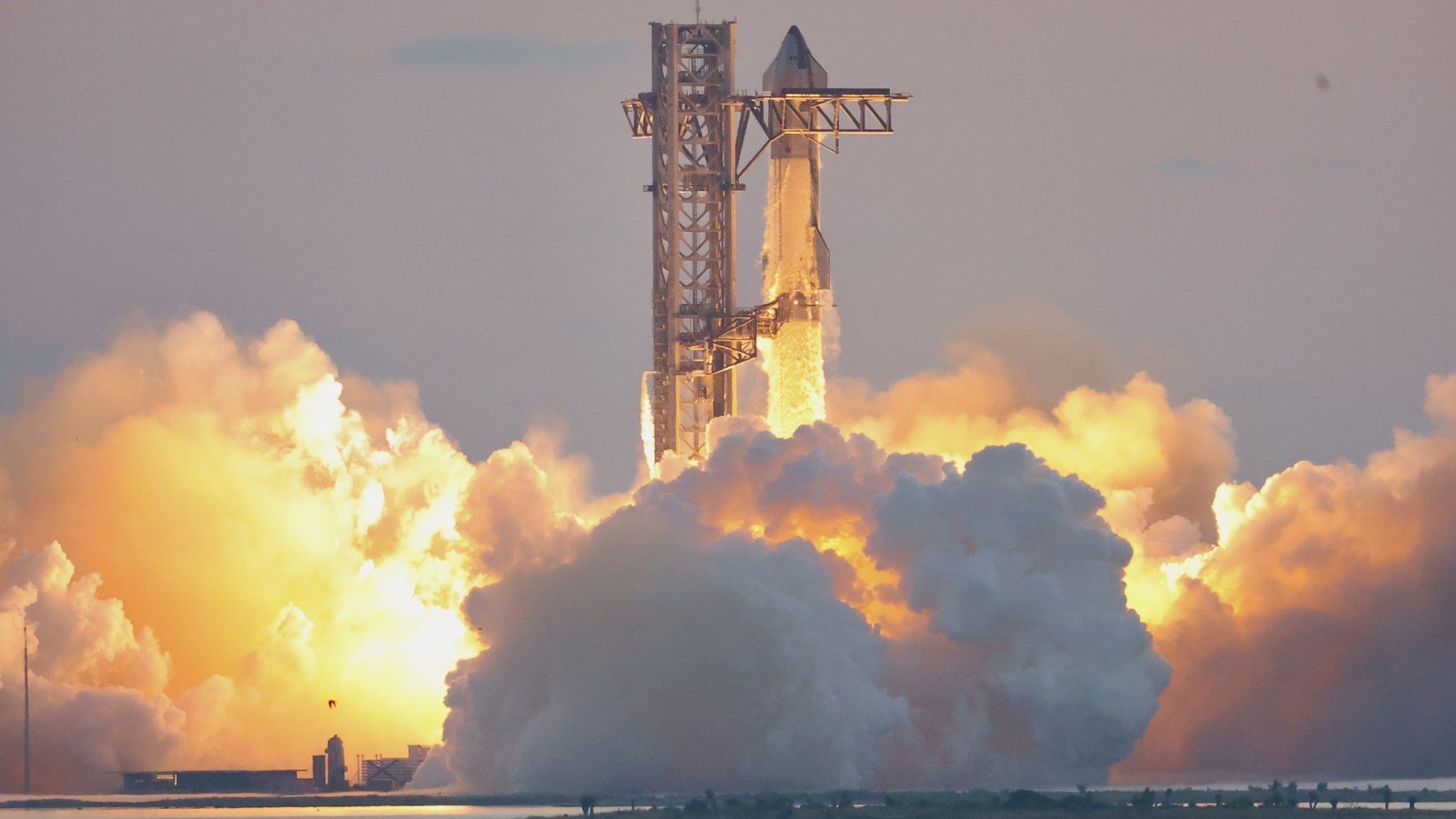 Musk liczy, że w 15. locie Starshipa wieża złapie statek